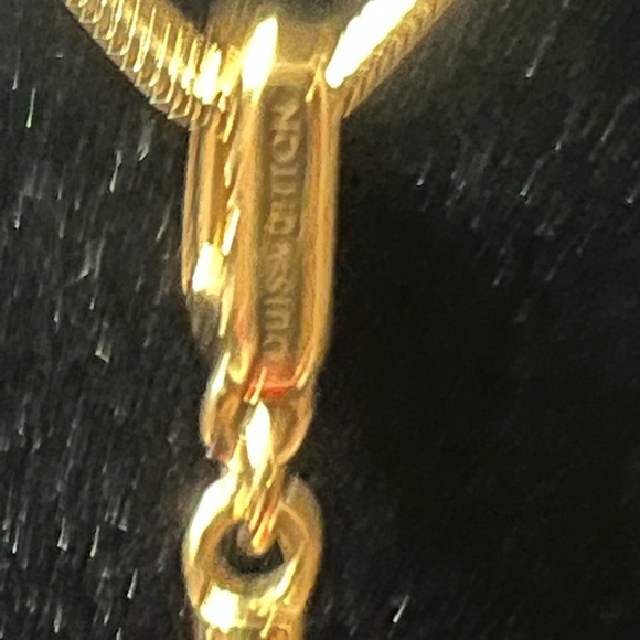 Louis Vuitton Caramel Apple Lacquer
Yellow Gold 18 Karat Pendant Charm❤️❤️ - Picture 10 of 13